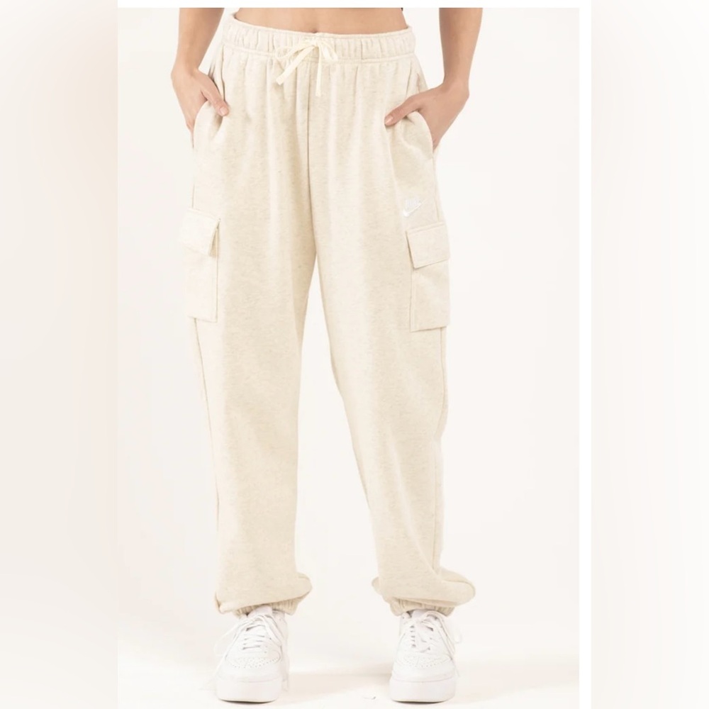 Nike Sportswear Club Fleece Cargo joggers in Oatmeal Heather/White